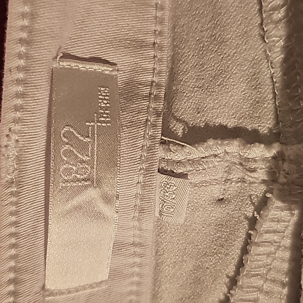 Woman's, 1822 denim jean shorts , size 16/33, all white . - Picture 4 of 11